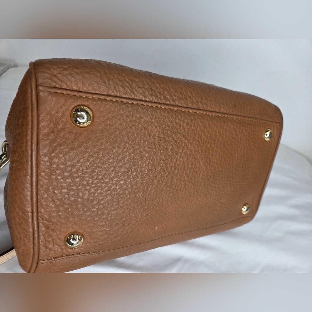 Michael Michael Kors aprox 11" X 9"inch- Tan Leather Gold Hardware Satchel - Picture 4 of 15